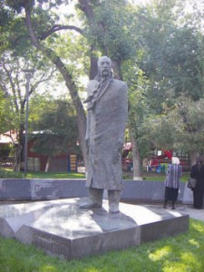 The newly erected statue of William Saroyan in Yerevan. Photo: Barlow Der Mugrdechian
