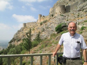 Prof. Der Mugrdechian at the fortress of Sis.
